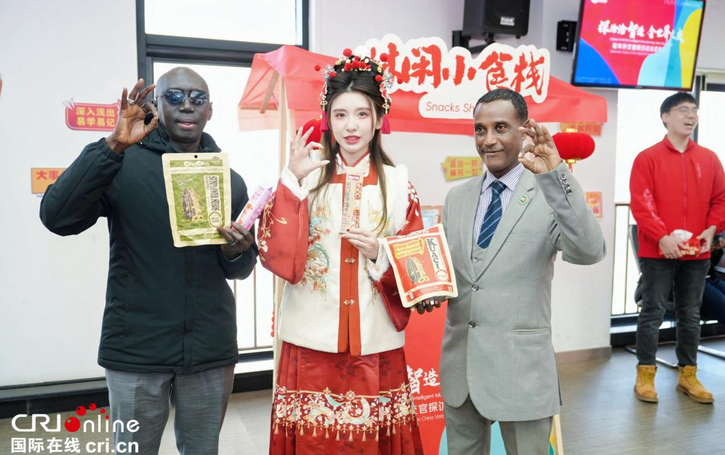 【机遇中国】一颗坚果的无限机遇 驻华使节参访洽洽食品透明工厂